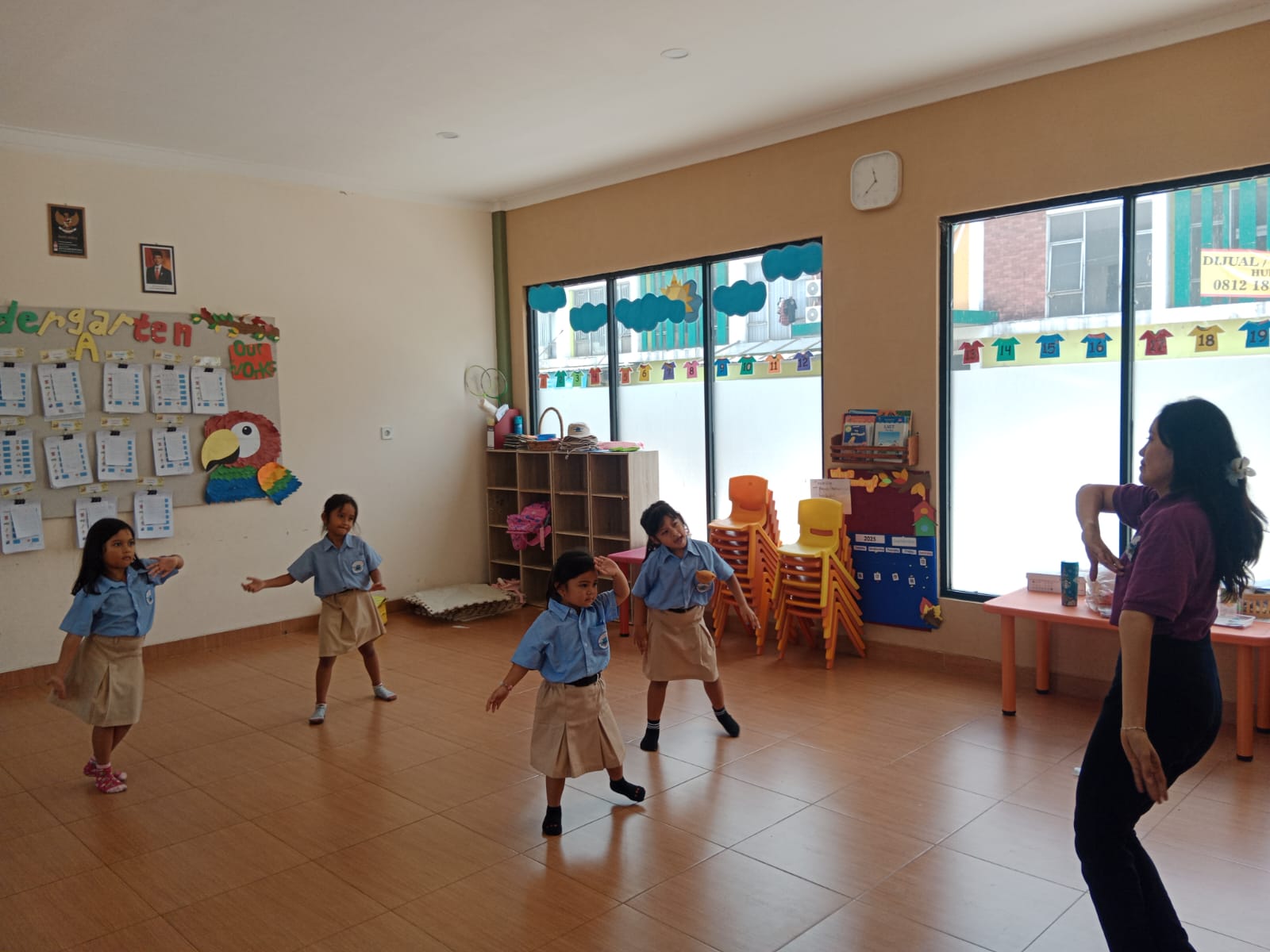 Dance Club - Kegiatan menari untuk mengembangkan keterampilan gerak dan ekspresi diri